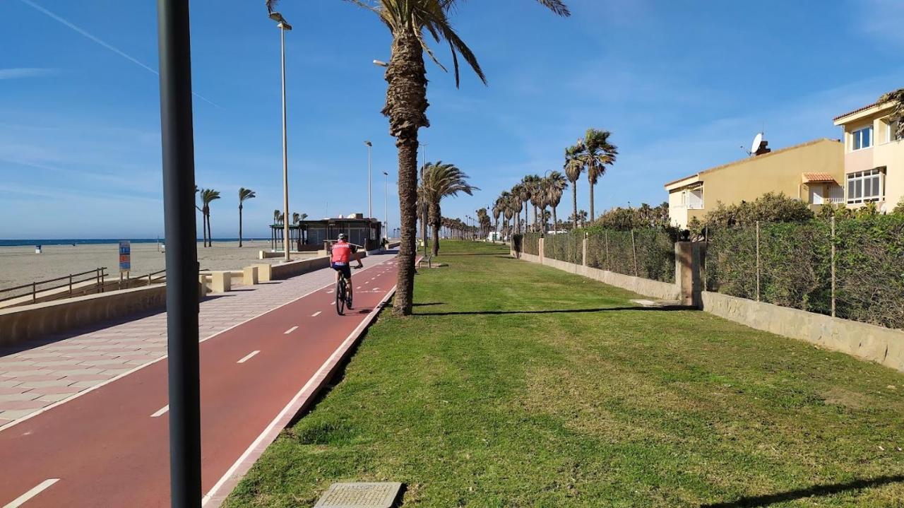 Atractivo Apartamento En La Playa Con Parking Roquetas de Mar Exterior foto